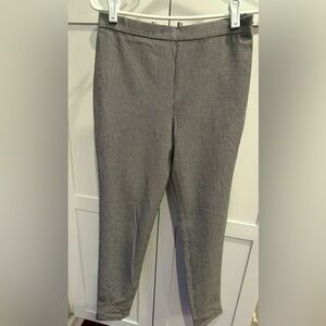 Banana Republic b&w houndstooth pattern pants. Skinny fit with side zipper.